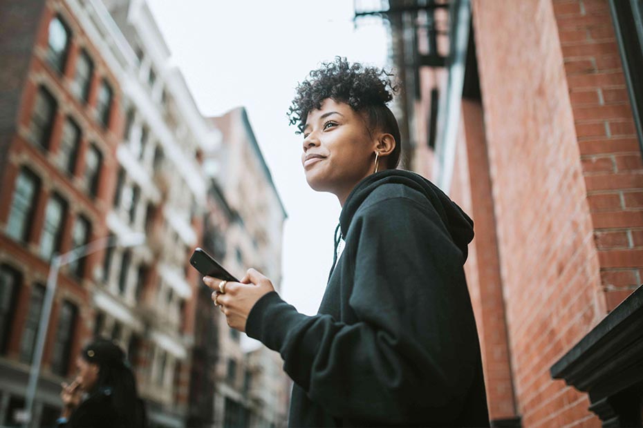 Une femme se demande si elle est trop jeune pour souscrire une assurance-vie