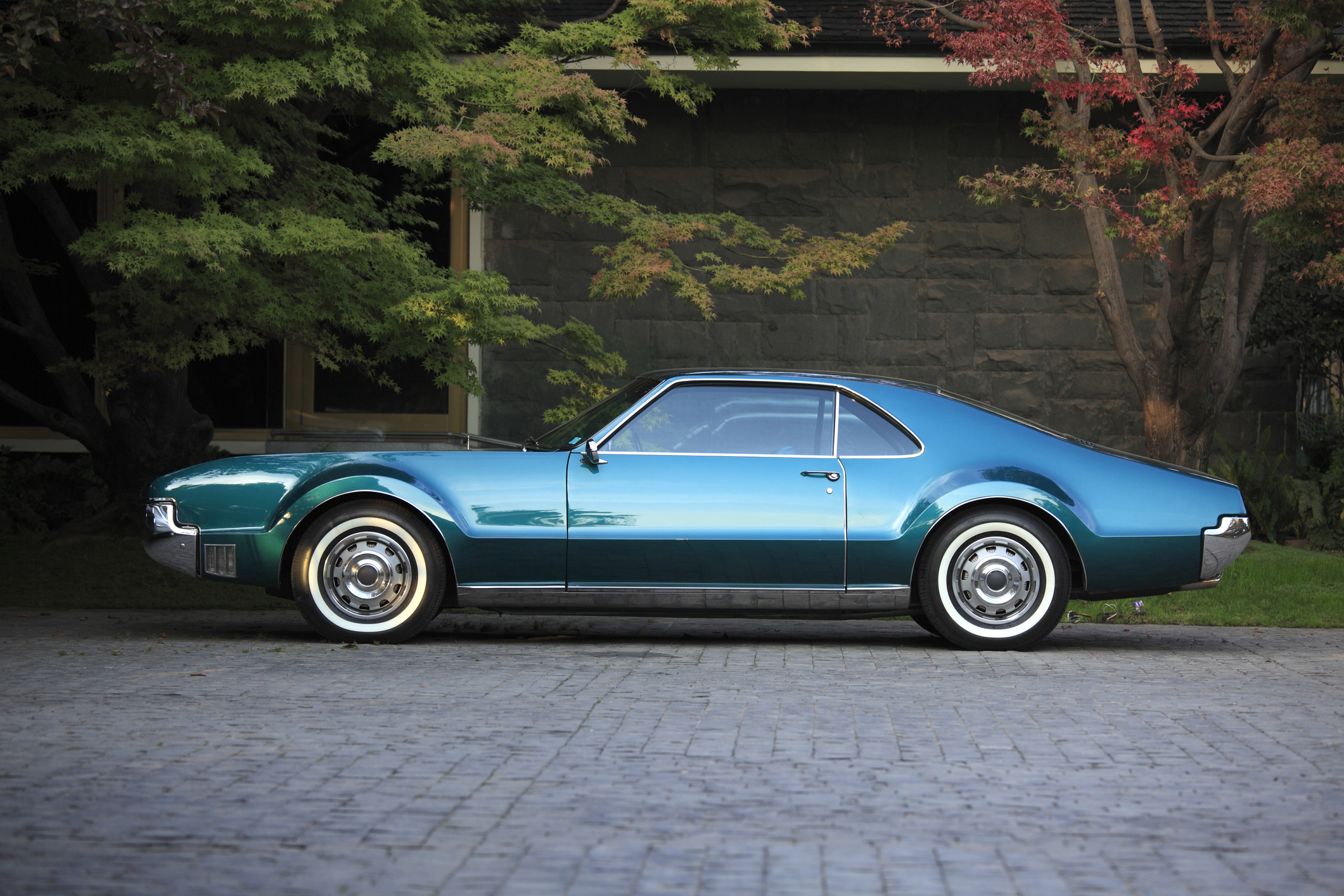 Voiture de collection bleue